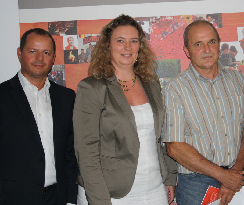 Bild 2, IS4IT, v.l.n.r.: Rober Fröhlich(Geschäftsführer), Kerstin Schreyer-Stäblein, MdL und Josef Ertl (Gemeinderat)